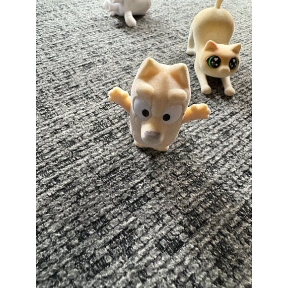 Crayola Set Of 6 Miniature Flocked Animal Figurines - Cats & Dogs With Adorable - Picture 6 of 8